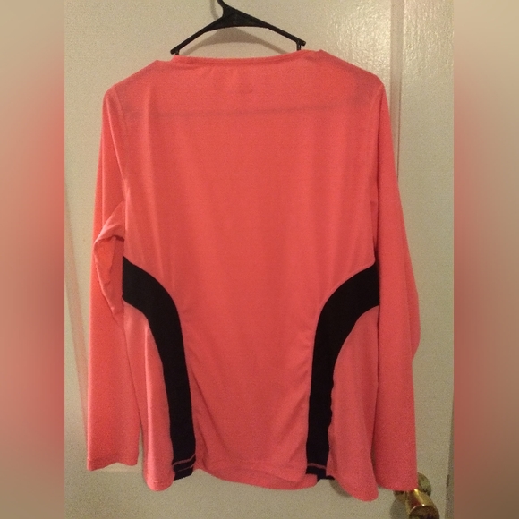 Ralph Lauren Active top - Picture 4 of 4